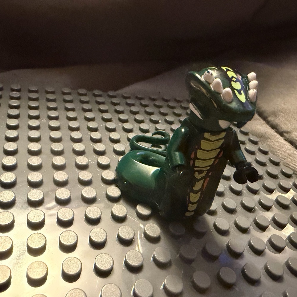 Acidicus Minifigure - Ninjago